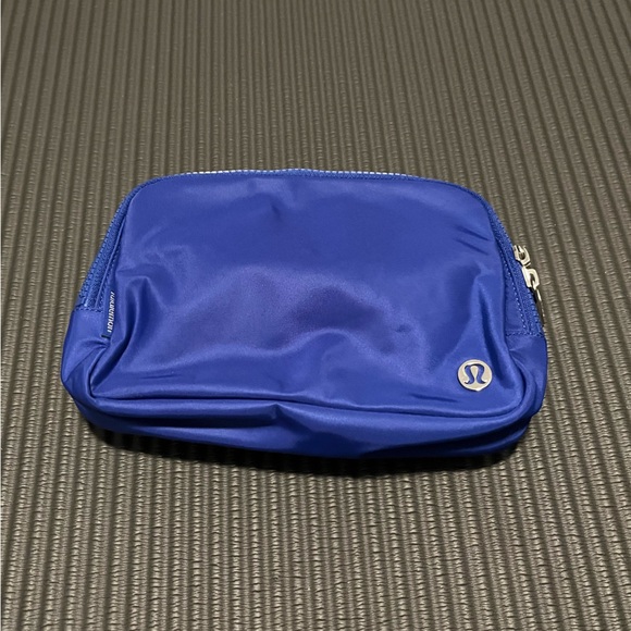 lululemon athletica Handbags - Lululemon Athletica Cobalt Blue Everywhere Belt Bag Large